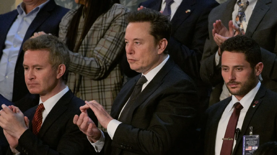 国会议员购入SpaceX股票，引发利益冲突隐患担忧